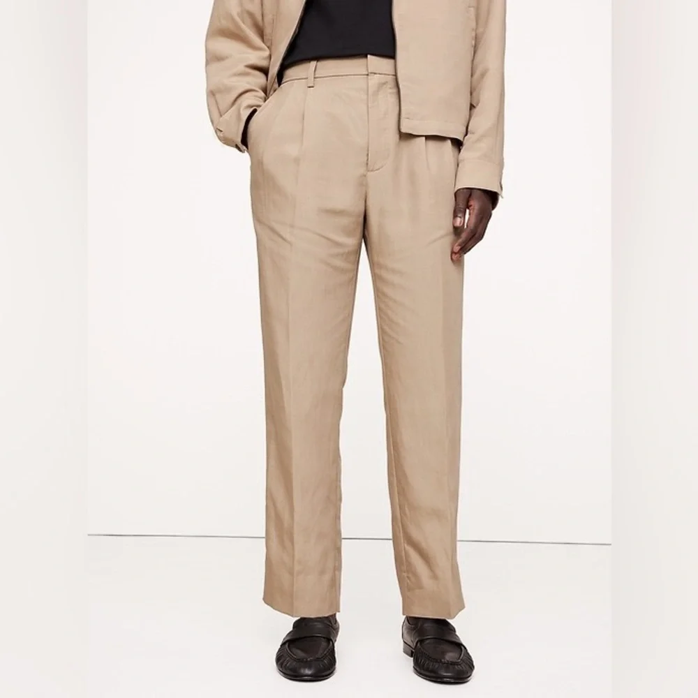 NWT! Banana Republic Men’s Kahki Beige TENCEL™-LINEN PLEATED CROPPED PANT 🩷